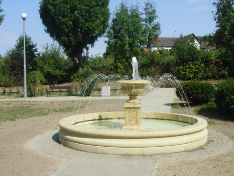 Po 30 latach fontanna znowu przyciąga turystów (FOTO)