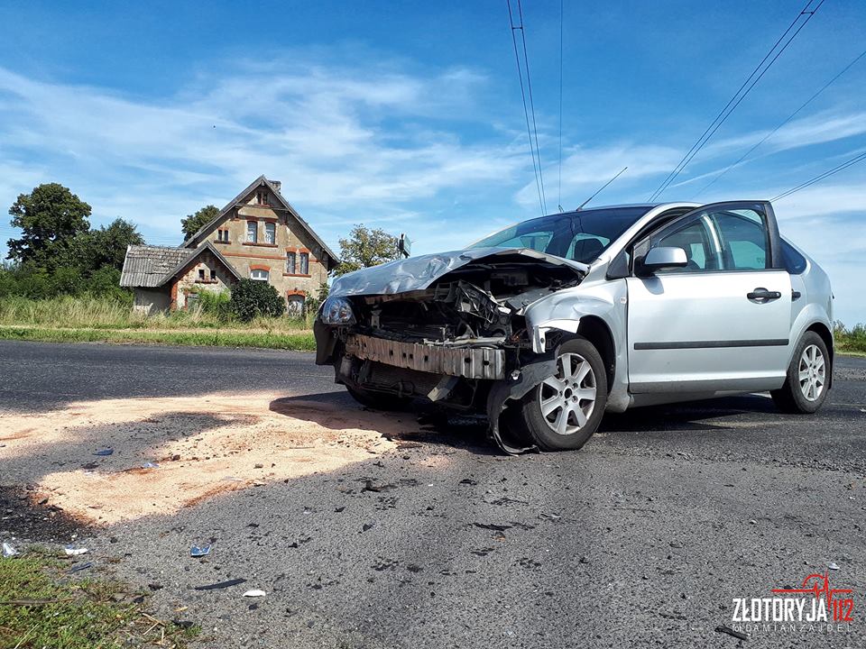 Po zderzeniu wylądował w rowie (FOTO)