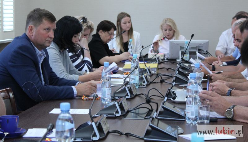 Zmienili regulamin wynagradzania nauczycieli (WIDEO)