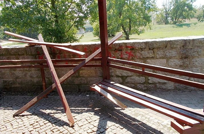 Wandale wrócili do parku. Ratusz liczy straty…