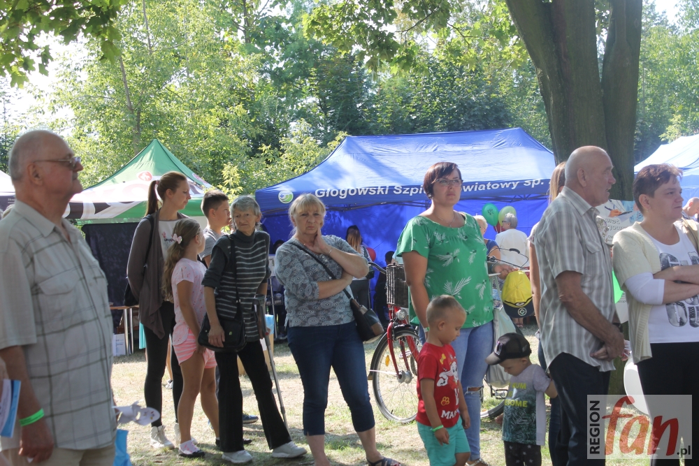 Kolejki ustawiły się do poradni i … po grochówkę (FOTO)