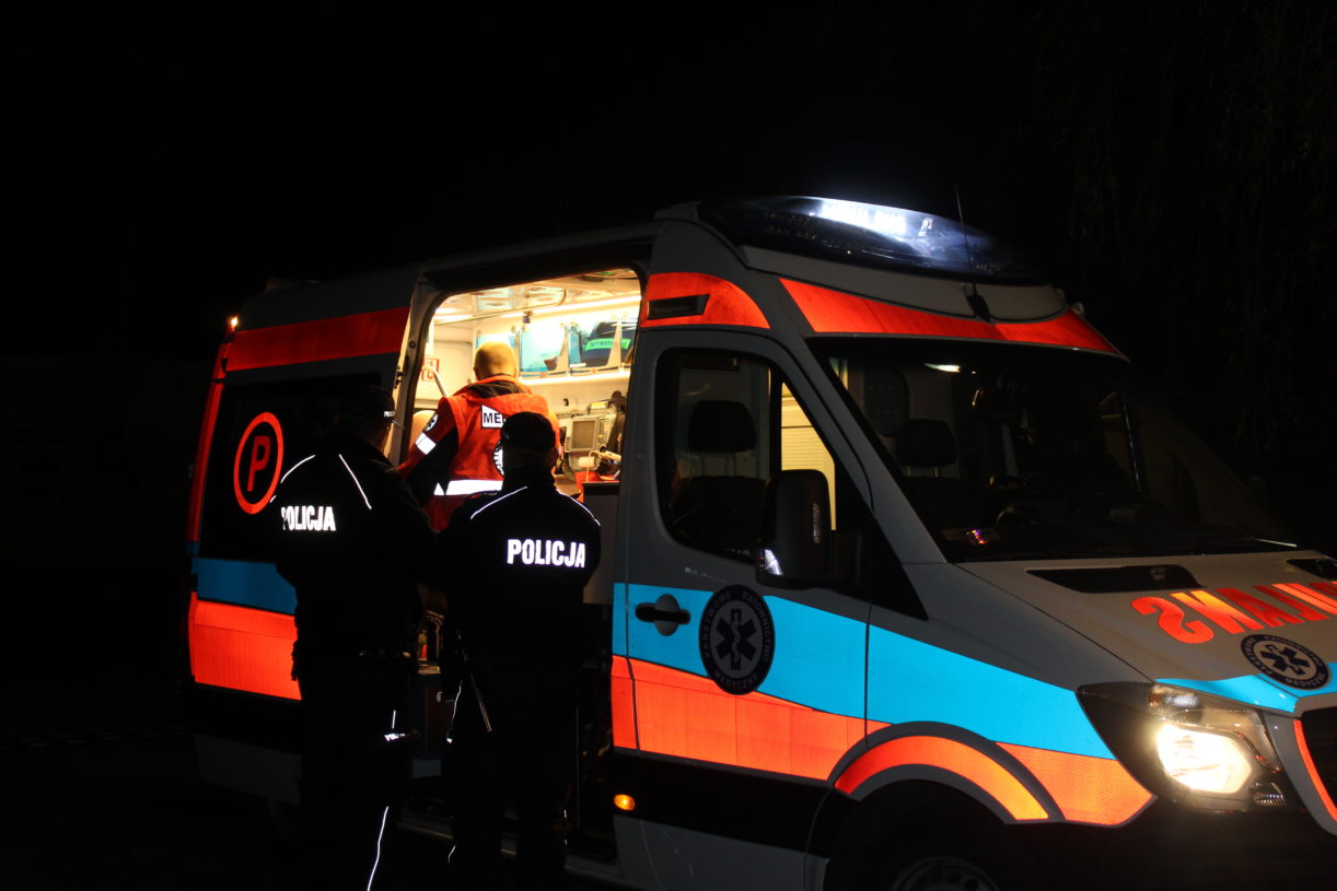 Wypadek autokaru przy S3, za Polkowicami. Jedna osoba nie żyje (FOTO, WIDEO)