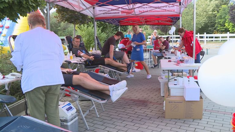 Dorośli oddali krew, dzieci dostały bilety (FOTO)