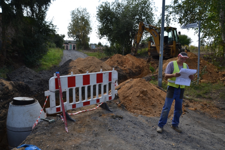 Na Jerzmanickiej budują wodociągi