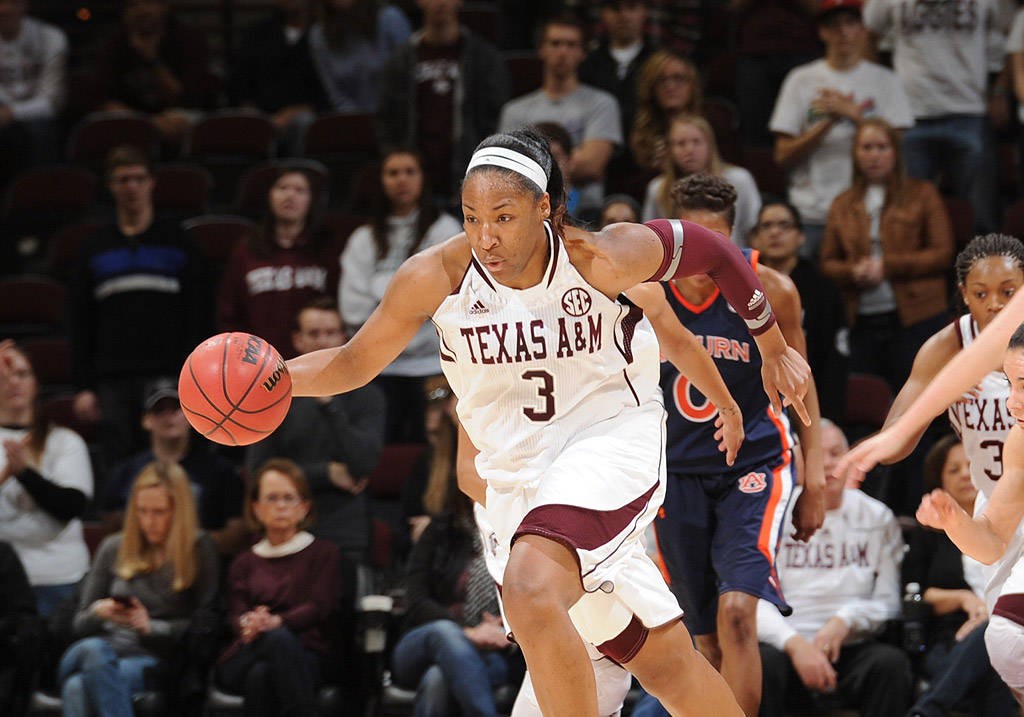 Kelsey Bone wzmacnia CCC pod koszem