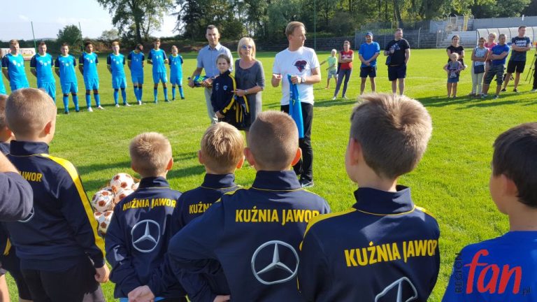 Kuźnia z logiem Mercedesa (FOTO, WIDEO)