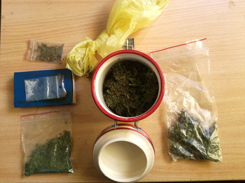 Odpowiedzą za narkotyki i pobicie nastolatka