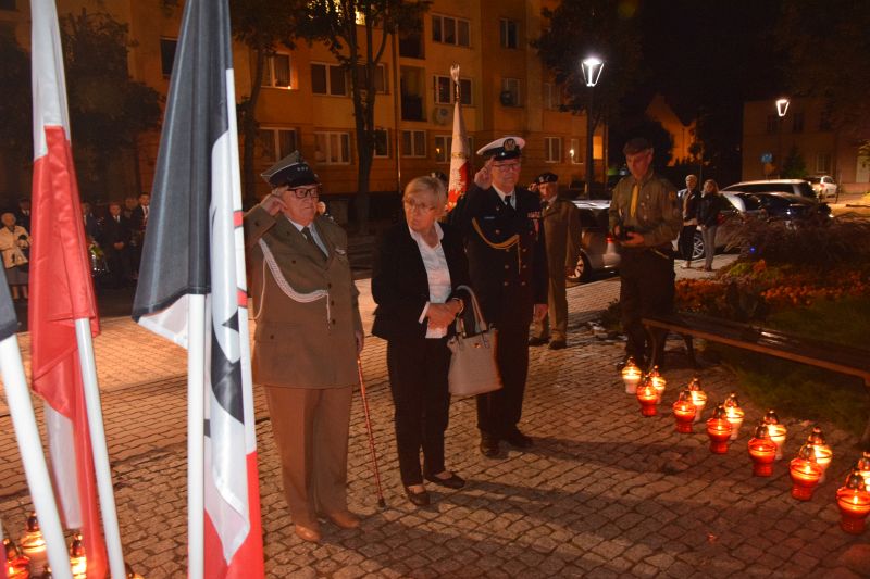 Rankiem oddali hołd bohaterom II wojny światowej