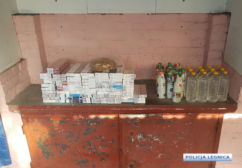 Spirytus i tytoń bez akcyzy  sprzedawał na targowisku miejskim