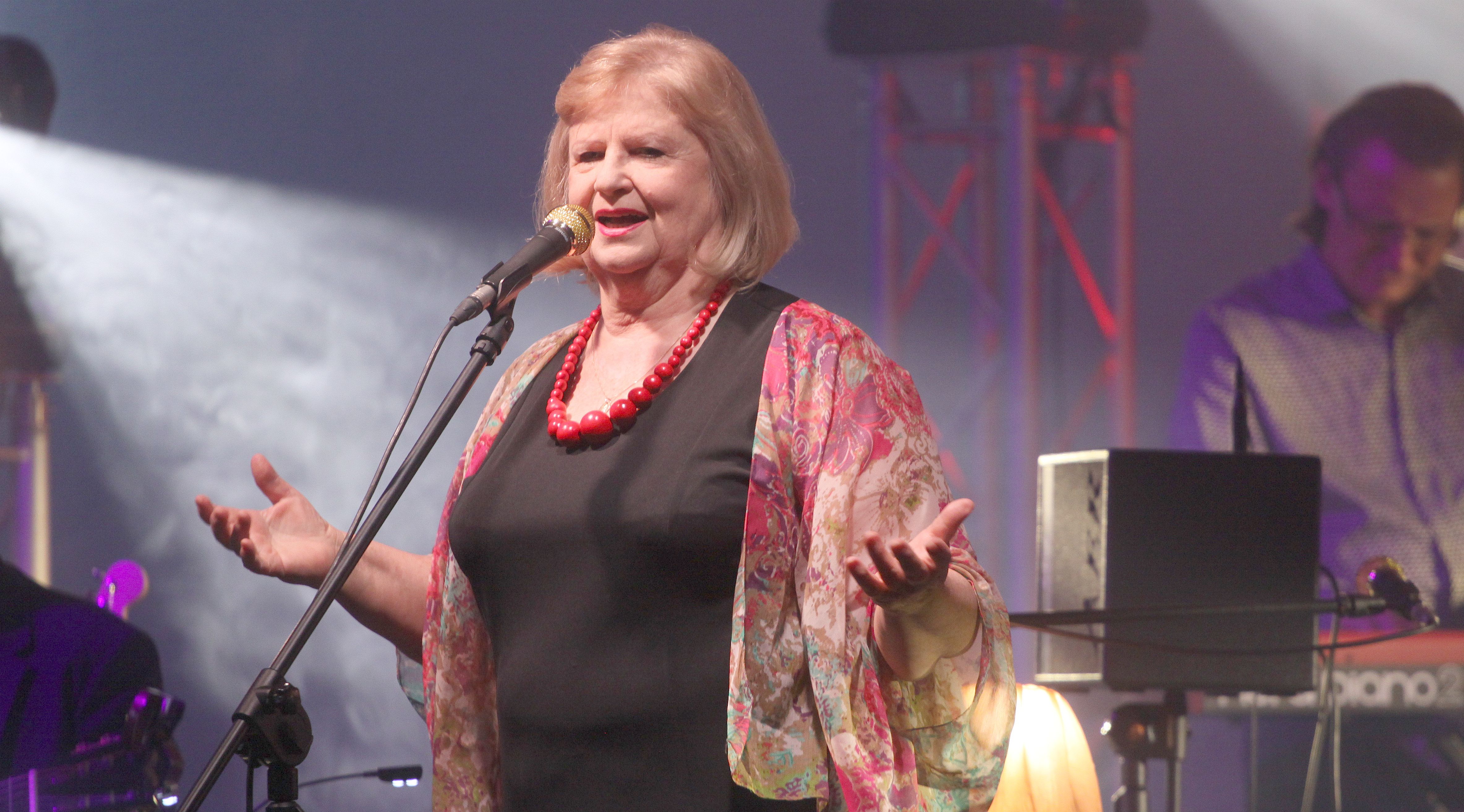 Stanisława Celińska zaśpiewała seniorom