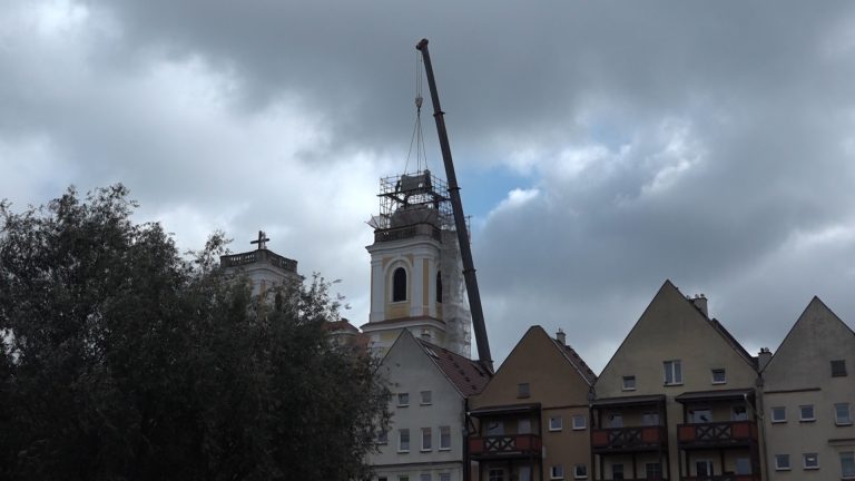 Hełm jest już na wieży (FOTO)