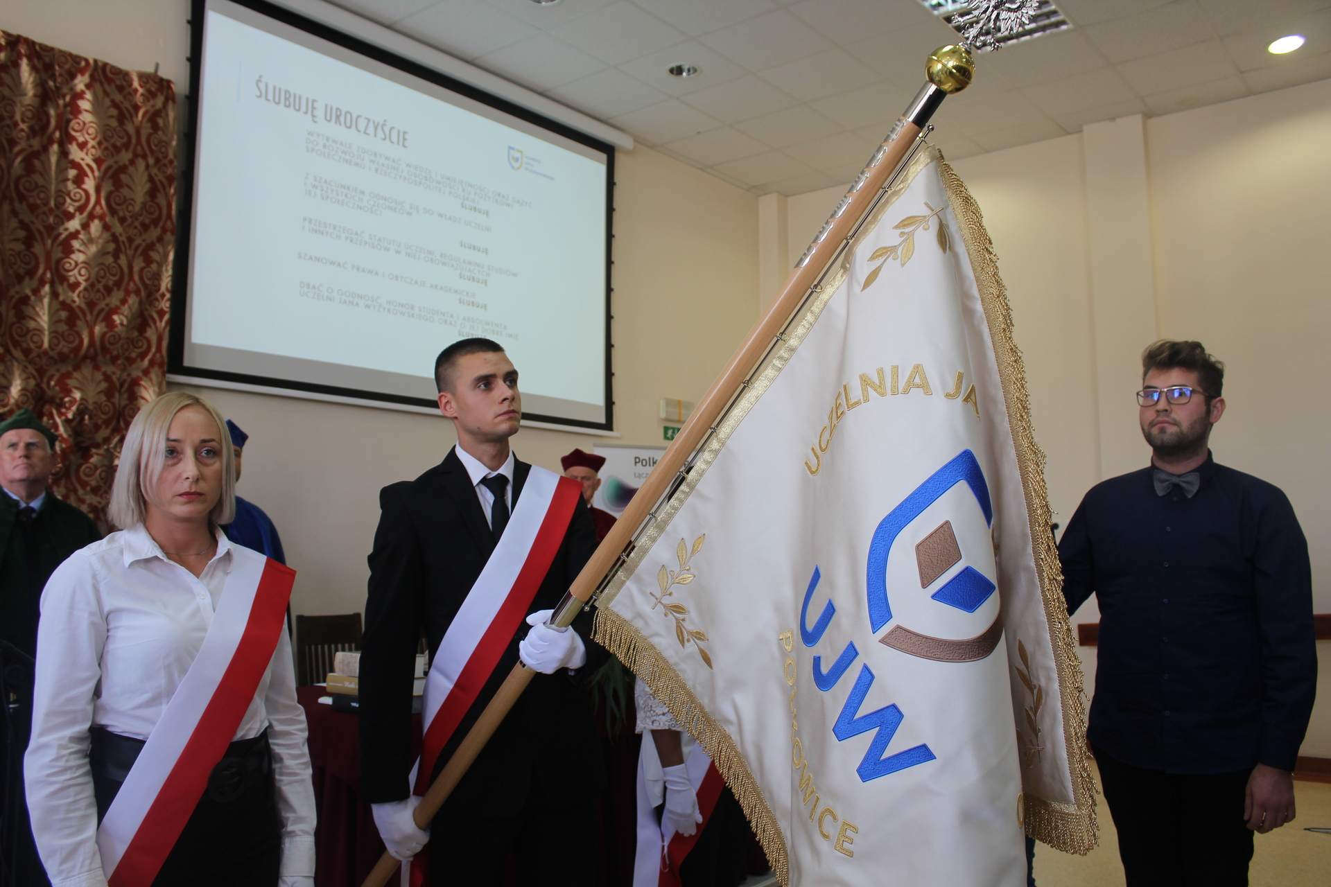 Uczelnia Jana Wyżykowskiego otrzymała nowy sztandar (FOTO)