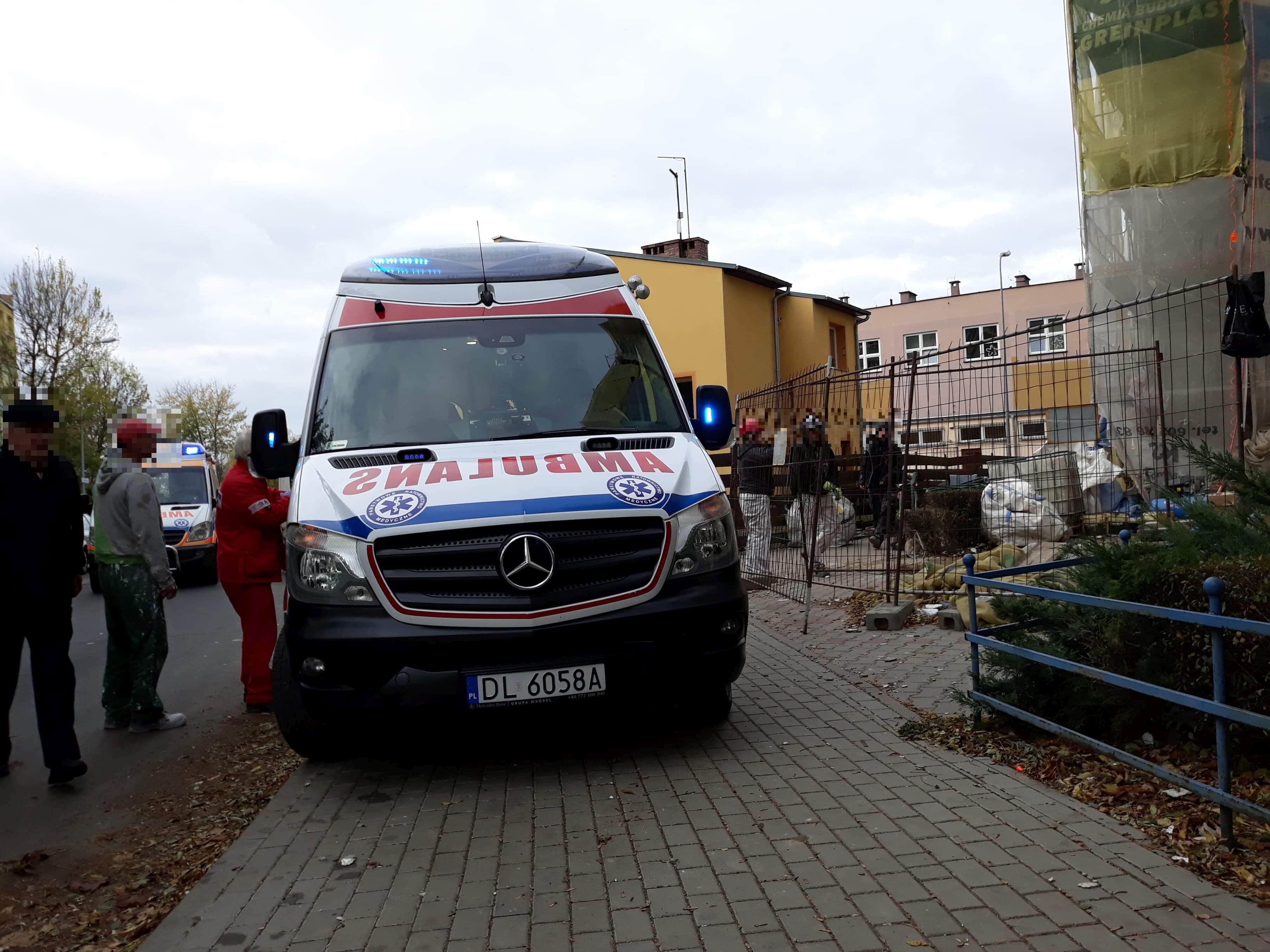 Trzech mężczyzn spadło z rusztowania przy wieżowcu
