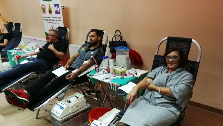 Oddali krew i zapraszali na mecz (FOTO)