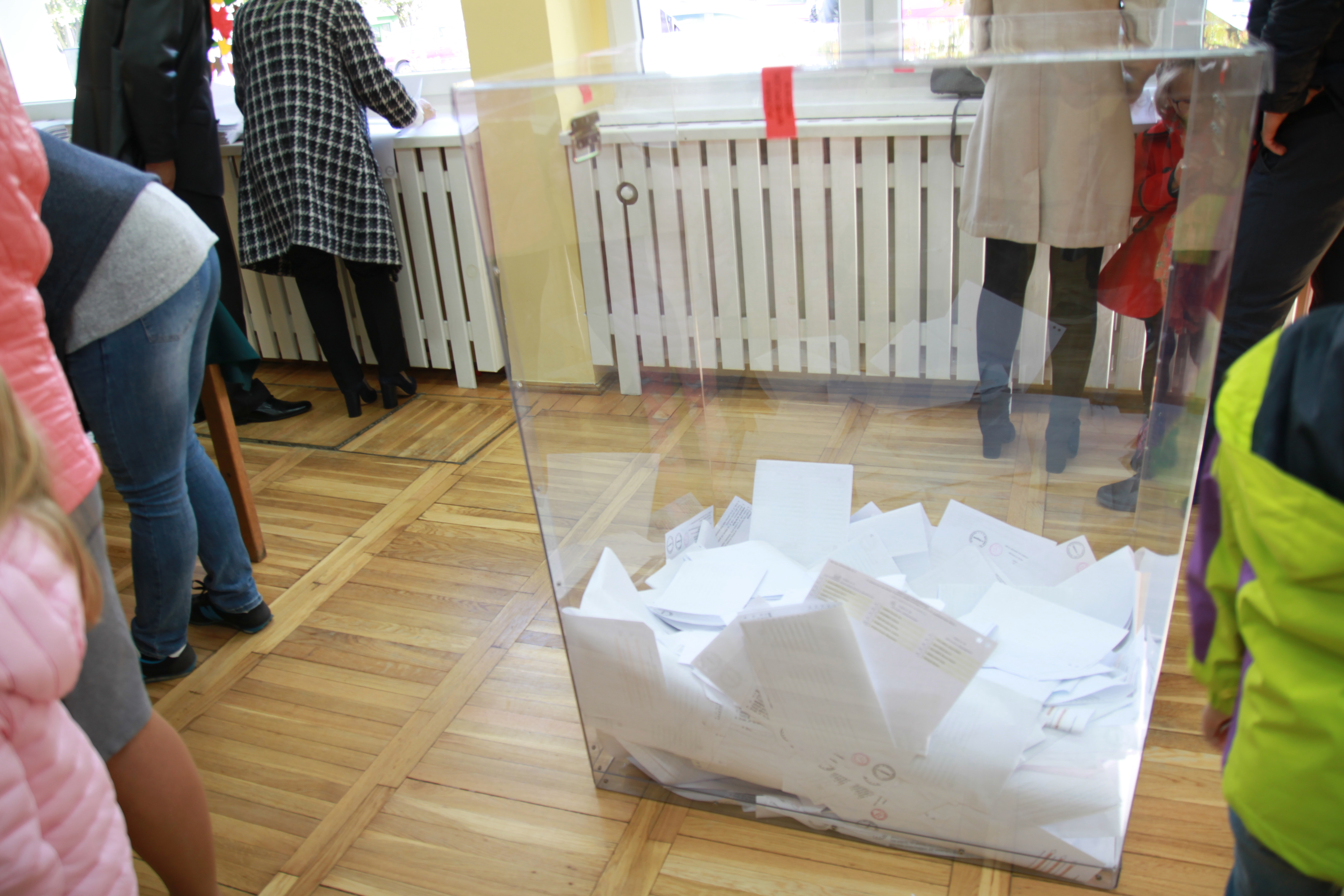 Wybory w gminach: jedna zmiana i jedna dogrywka