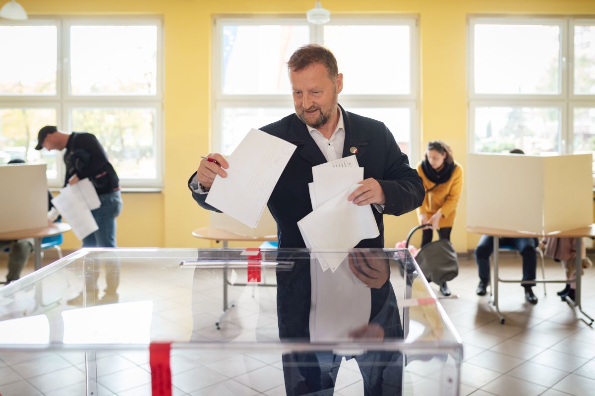 Mamy cząstkowe wyniki: Raczyński wygrywa