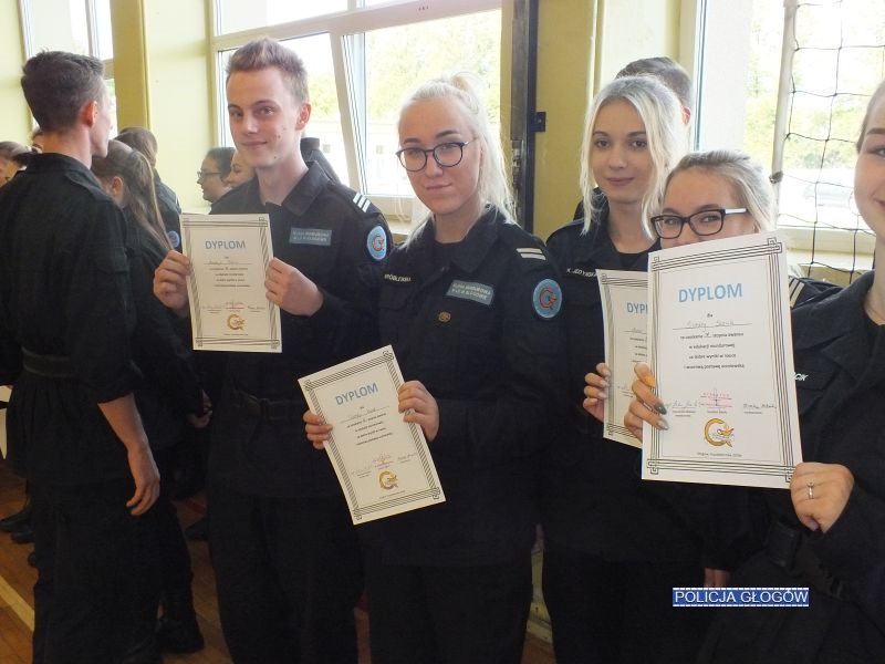 Uczniowie w mundurach dostali awanse (FOTO)