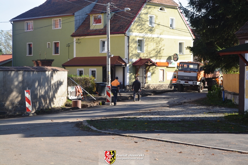W tym roku będą mieli nowy chodnik. Prace już ruszyły (FOTO)