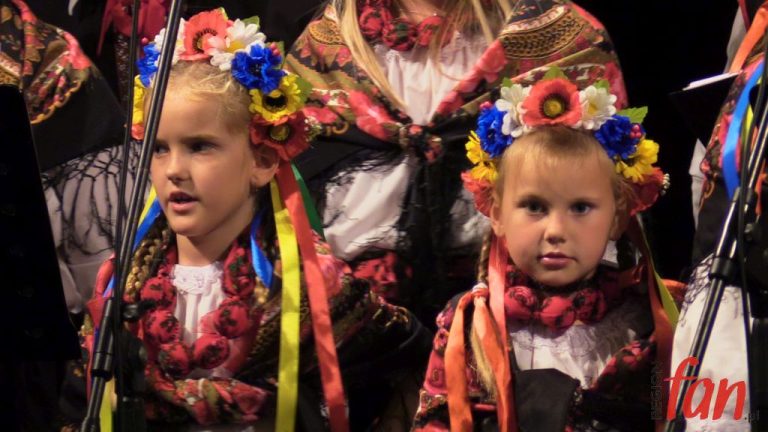 Patriotyczne śpiewanie (FOTO, WIDEO)