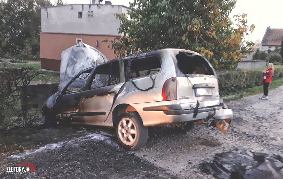 Auto stanęło w płomieniach  (FOTO)