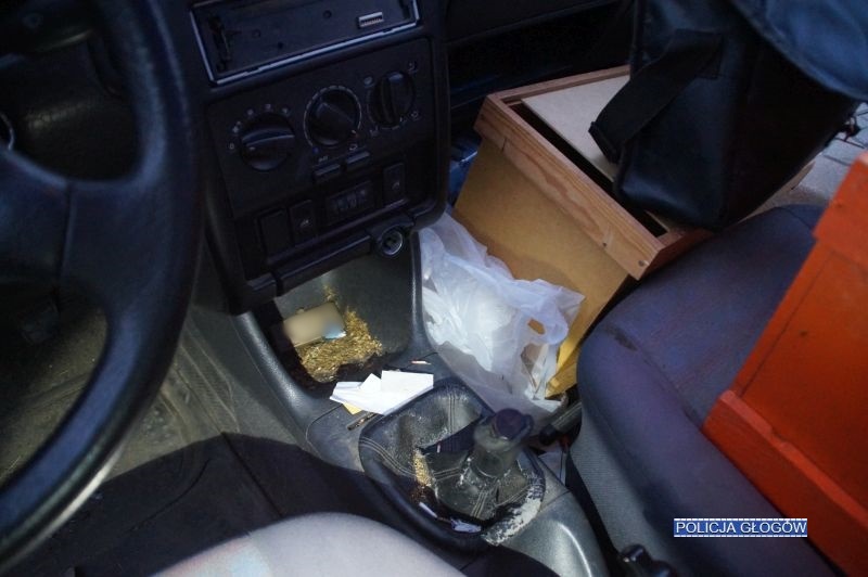 Bez prawa jazdy i z narkotykami (FOTO)