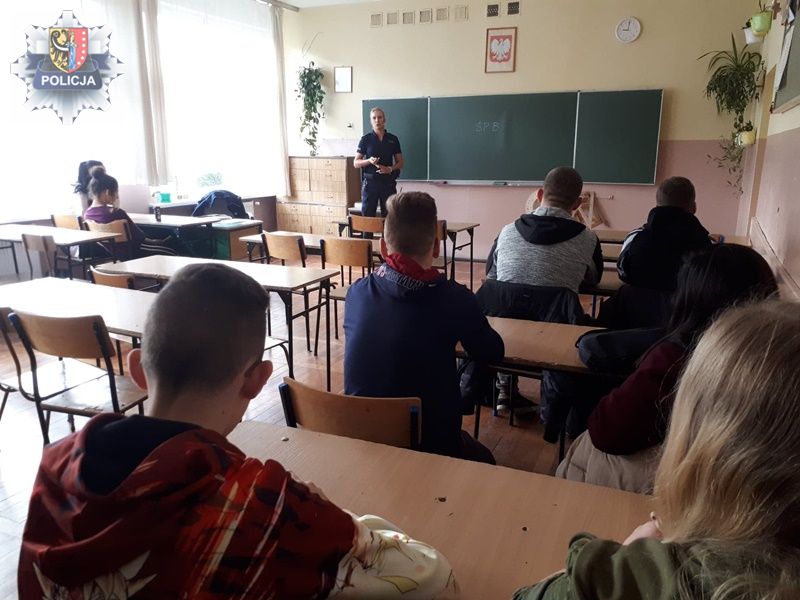 Przygotowali młodzież z OHP do konkursu wiedzy o Policji