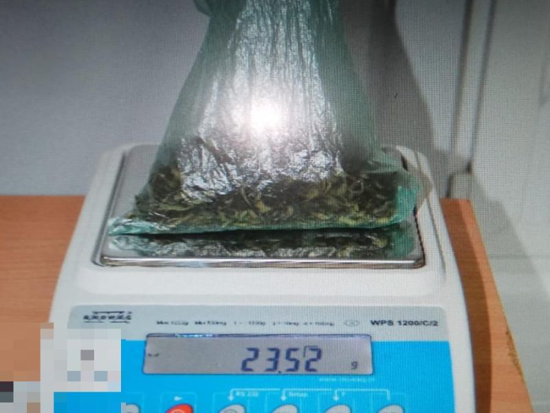 Narkotyki ukrywał w szafie (FOTO)