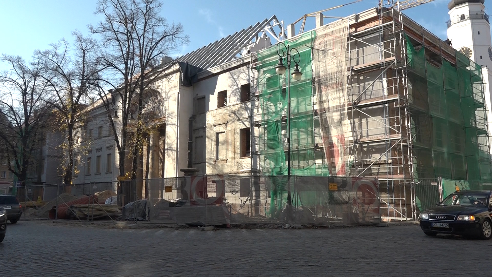 Teatr dźwiga się z ruin (WIDEO)