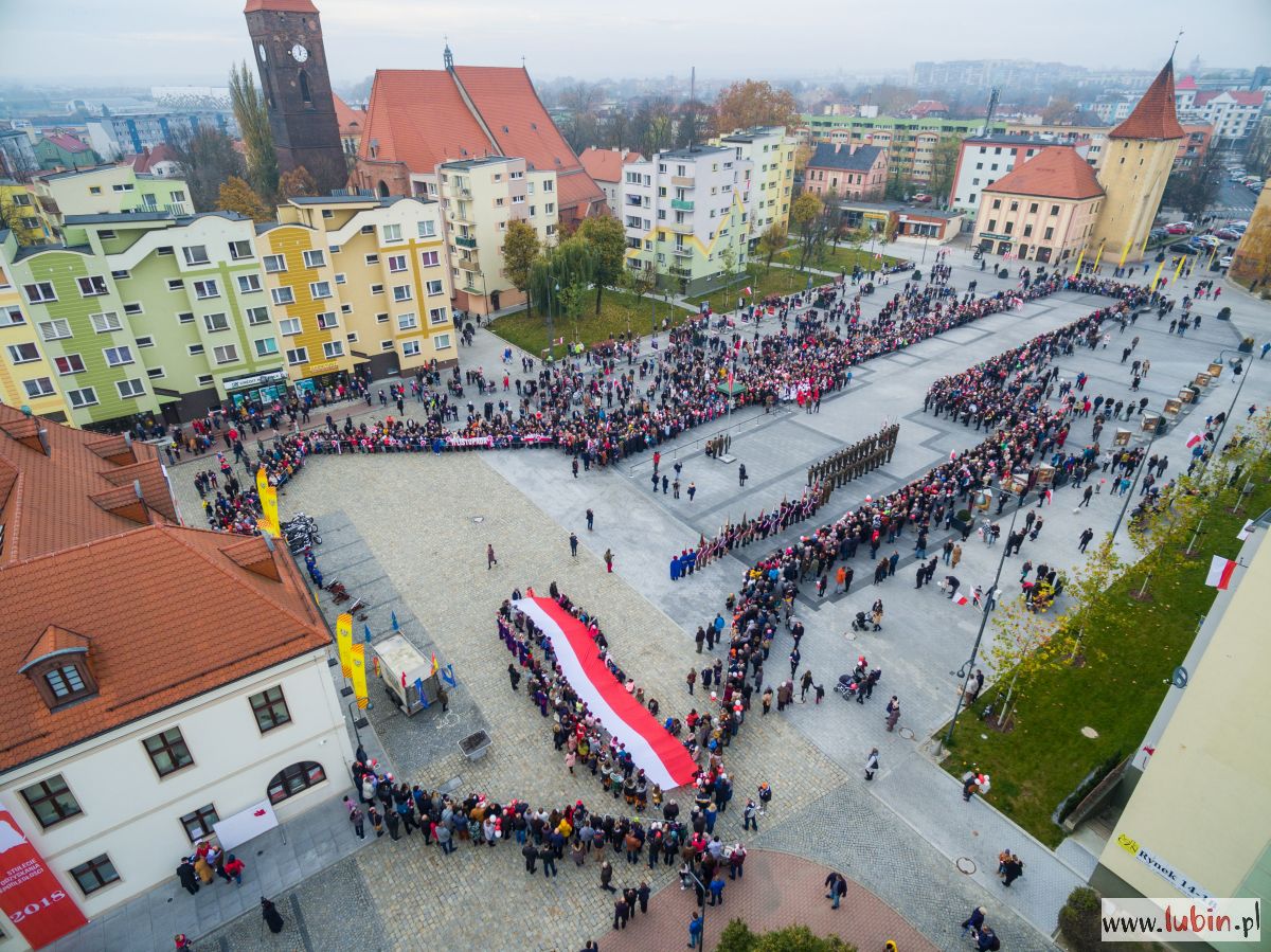 Biało-czerwono na lubińskim rynku (FOTO)