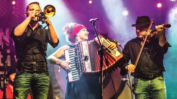 Z Dikandą dookoła świata