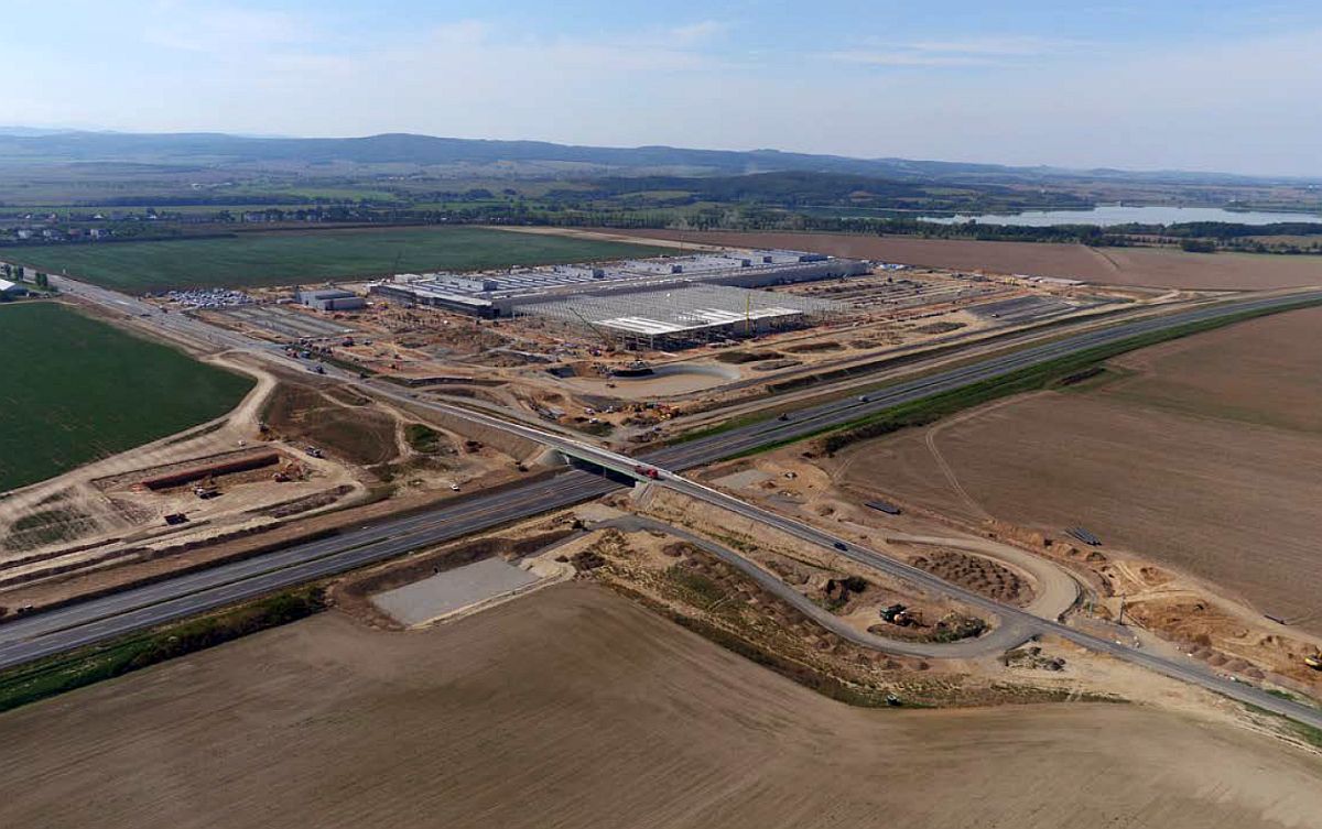 Daimler postawi drugą fabrykę