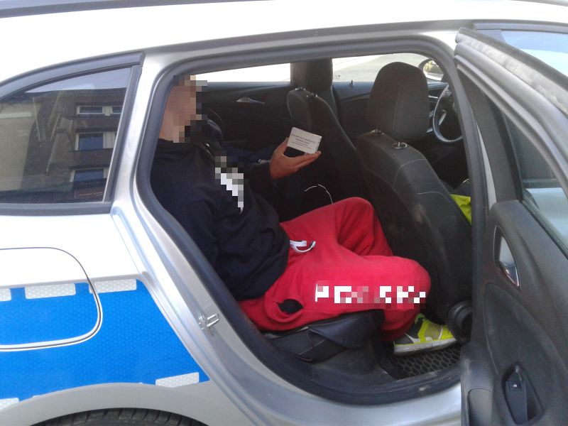 Kierowca pod wpływem i dziecko bez fotelika na krajowej „trójce”