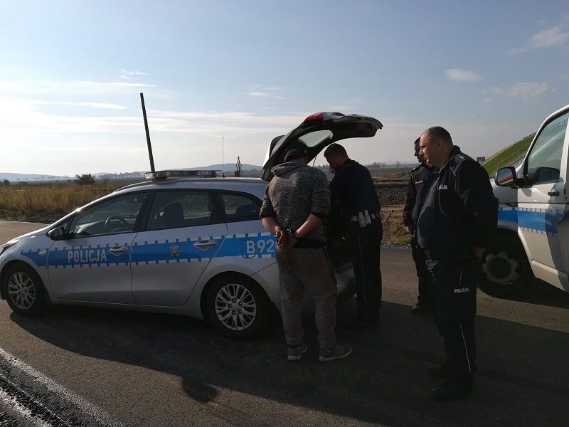 Nie zatrzymał się do kontroli, bo był pijany (FOTO)