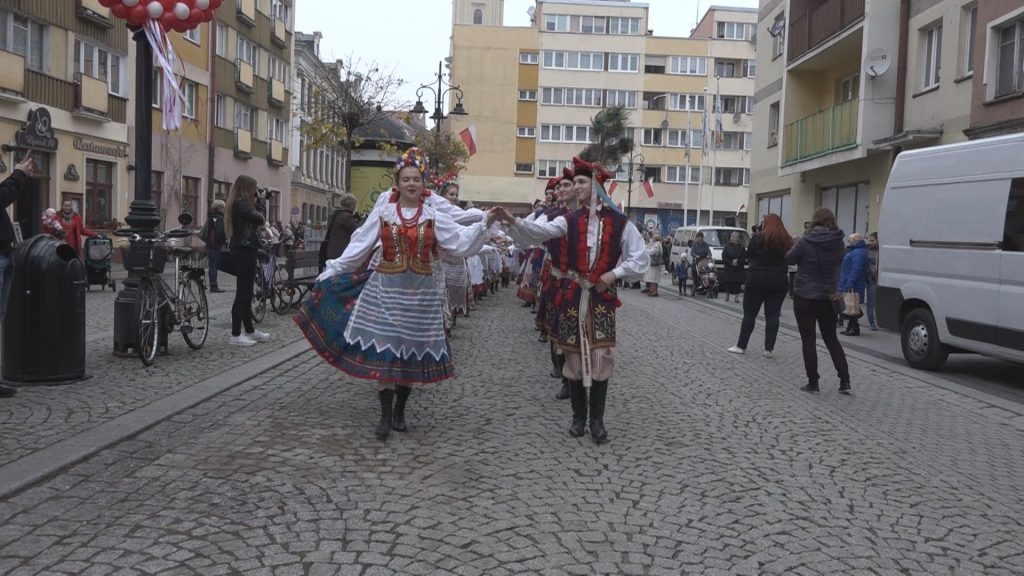 „Poloneza czas zacząć…”