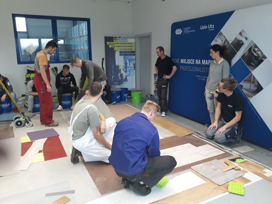 Uzin uczy młodzież fachu