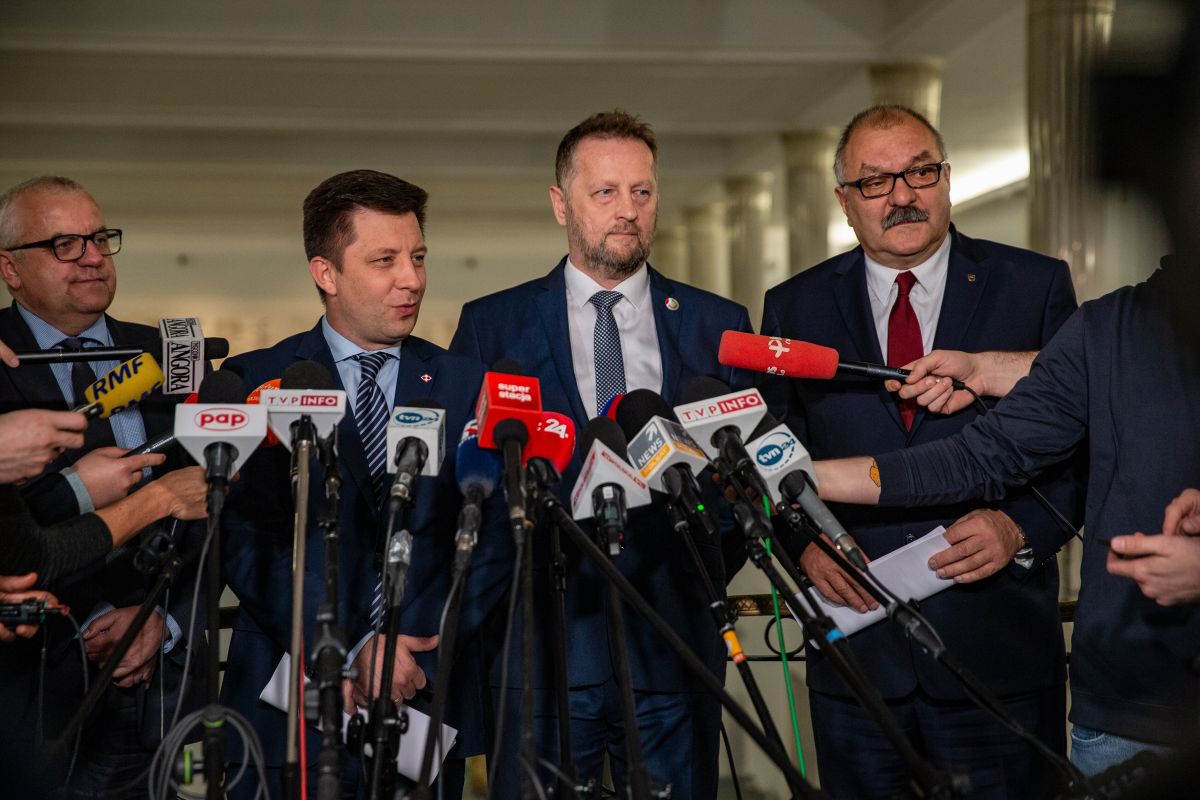 Bezpartyjni podpisali umowę koalicyjną z PiS (WIDEO)