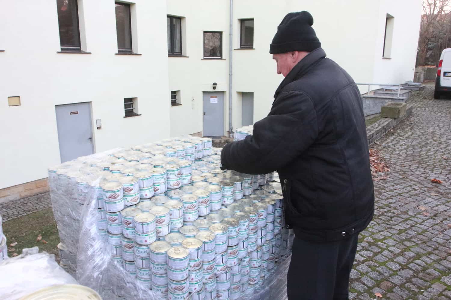 Caritas karmi i radzi, jak oszczędzać