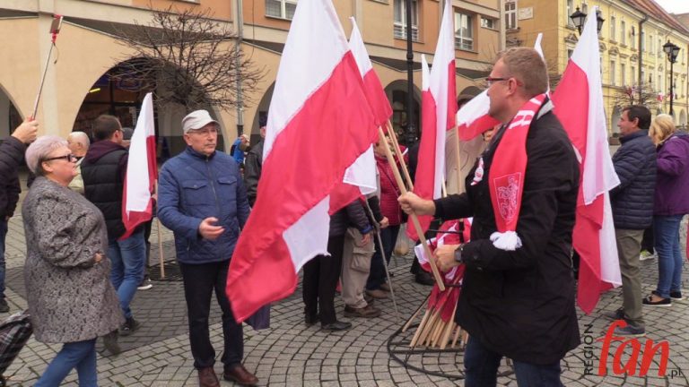 Jaworzanie zaopatrzeni w biało-czerwone szturmówki (FOTO, WIDEO)