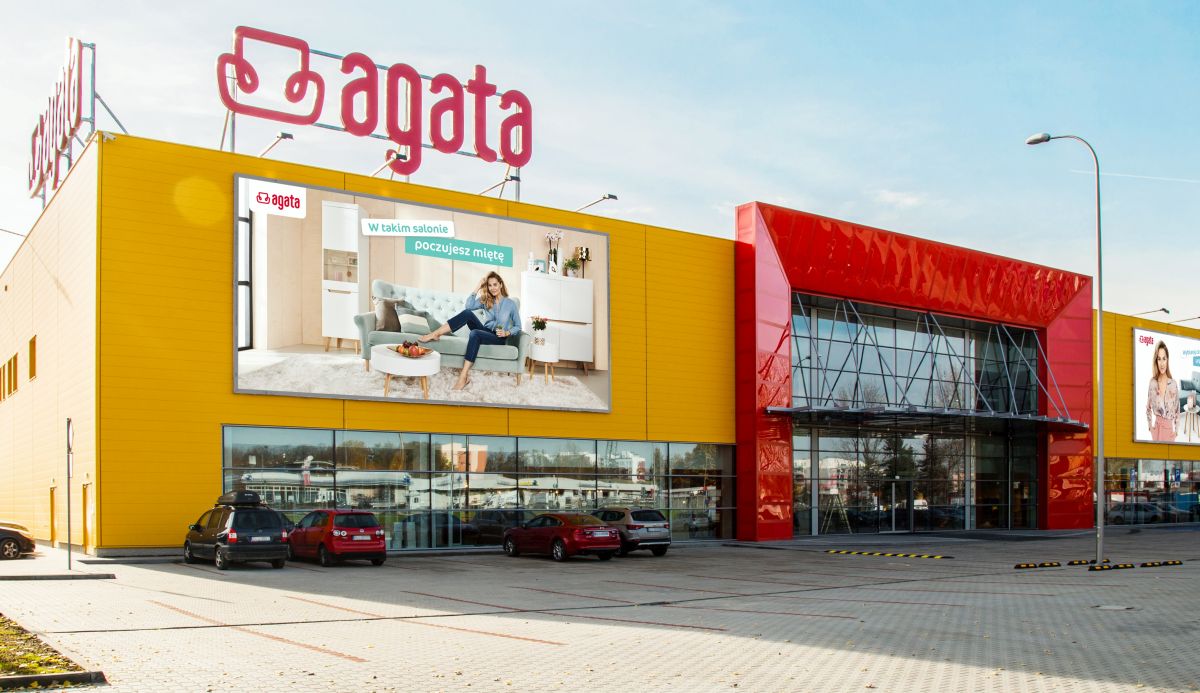 Meble zamiast PKS-u. Jutro otwarcie