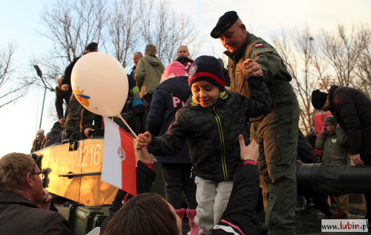 Żołnierze, wojskowe maszyny i grochówka (FOTO)