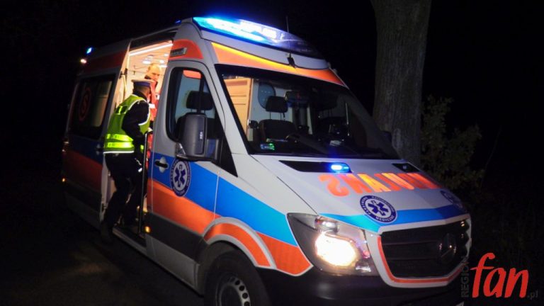 Groźnie na S3. Jaguar uderzył w autobus