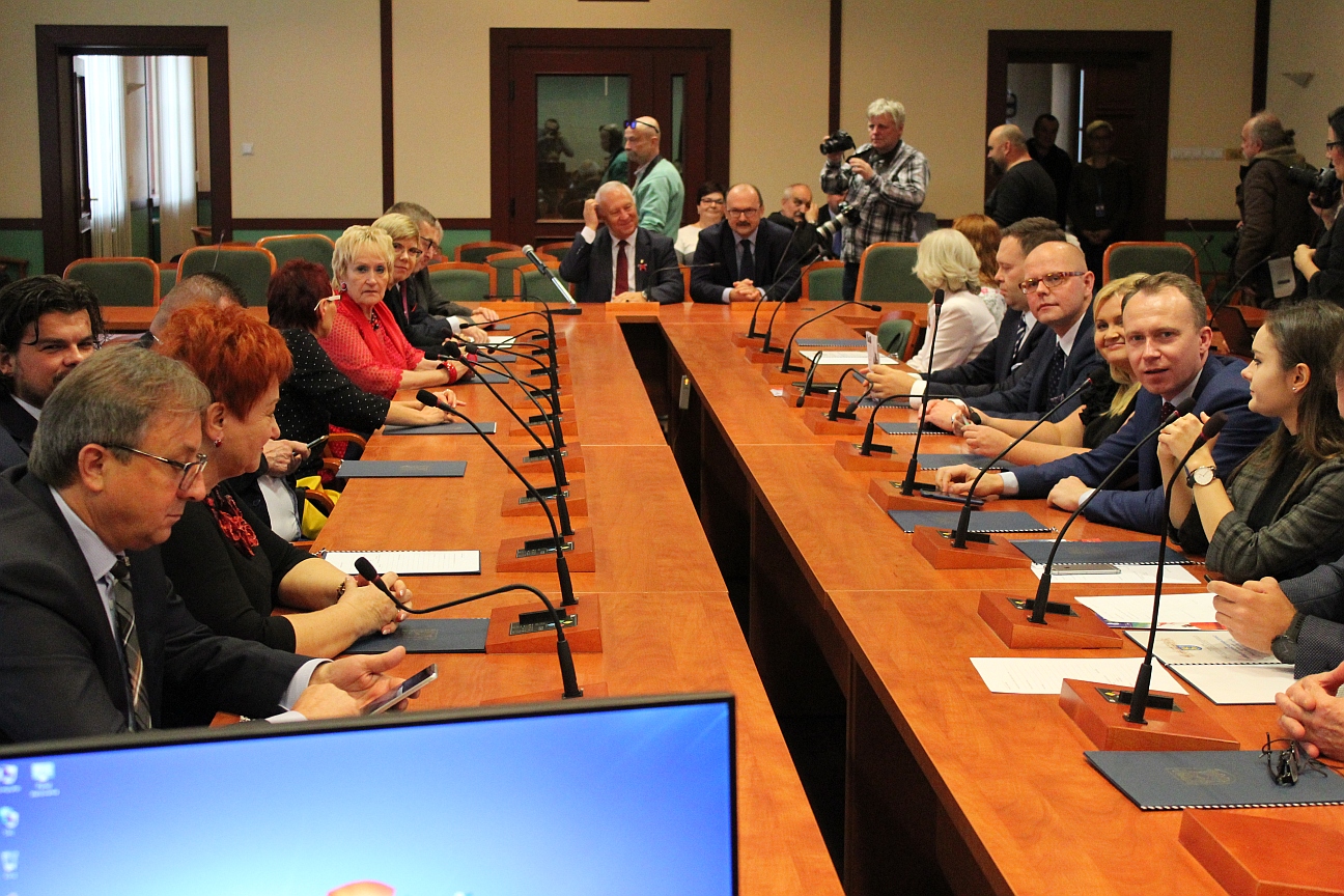 Obrady radnych bez publiczności