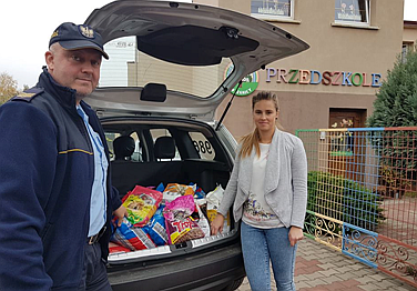 Strażnicy zebrali ponad 750 kg karmy