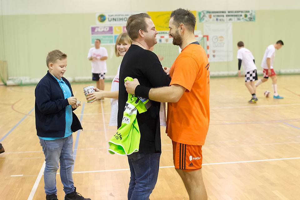 Szczypiorniści grali i pomagali (FOTO)