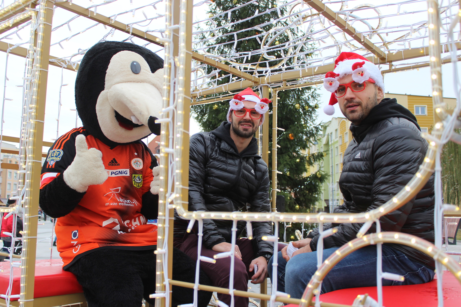 Szczypiorniści w roli Mikołajów (FOTO)