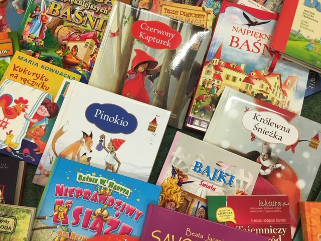 Państwo młodzi sprezentowali szpitalowi… bajki