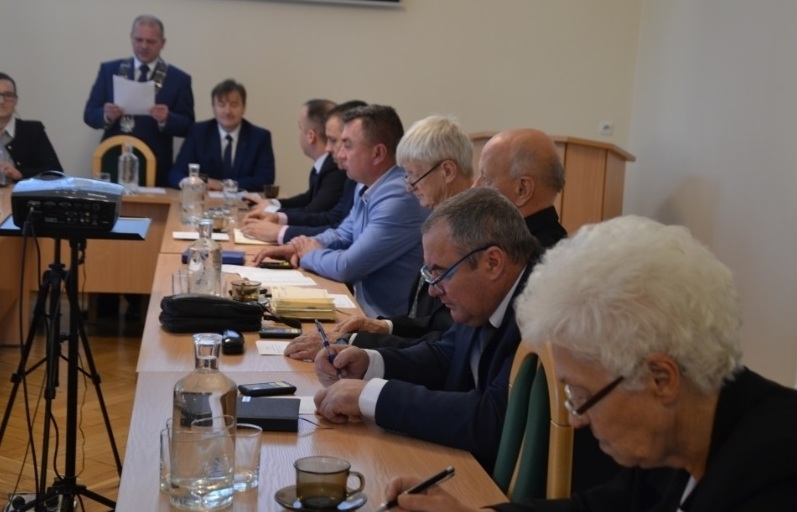 Wybrali przewodniczących komisji i ustalili wynagrodzenie burmistrza (FOTO)