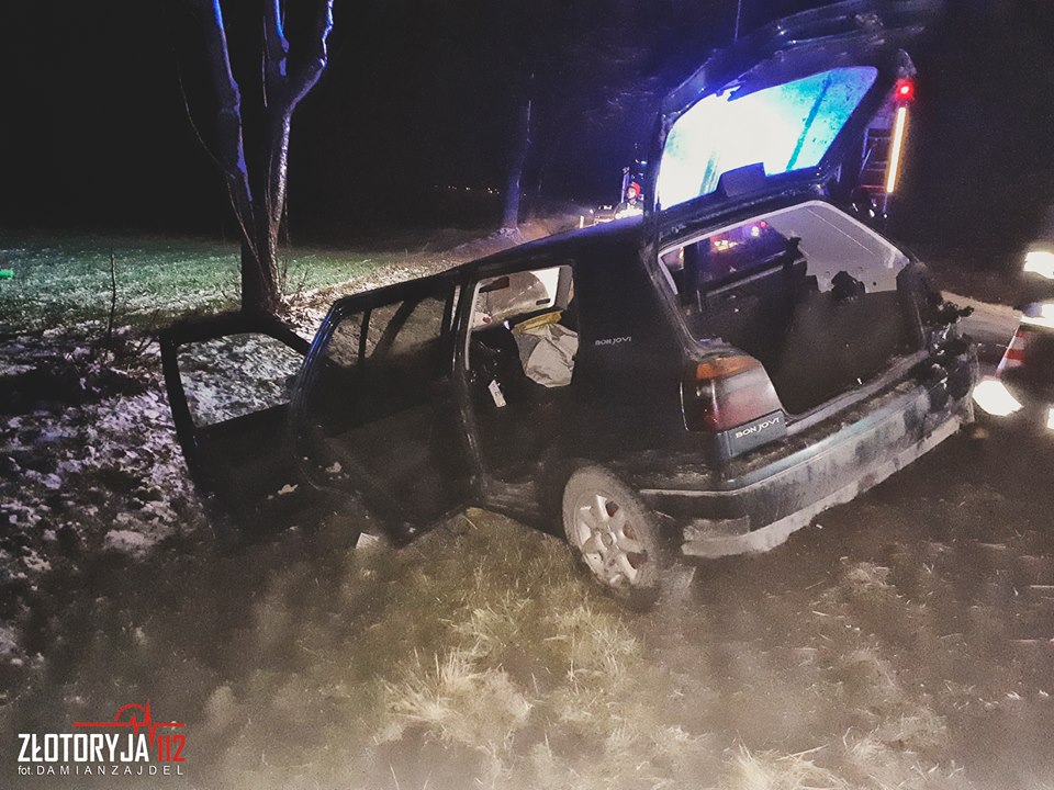 Wjechał do przydrożnego rowu. Był kompletnie pijany (FOTO)