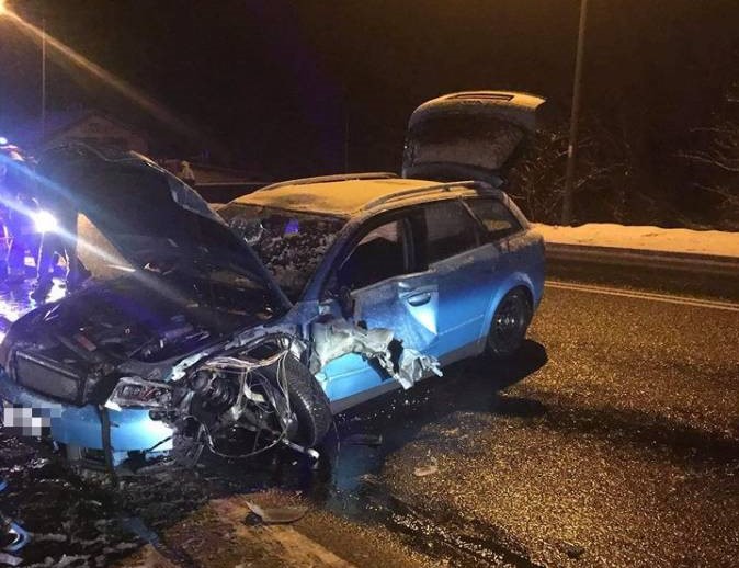 Osobówka zderzyła się z piaskarką (FOTO)