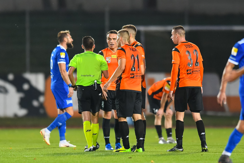 Chrobry wyprzedził Wartę bez gry